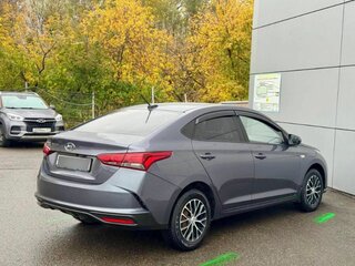 2021 Hyundai Solaris II Рестайлинг, серый, 1759000 рублей, вид 4