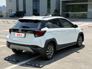2022 Toyota Yaris IV, белый, 1000006 рублей, вид 4