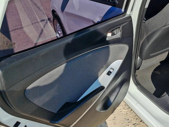 2013 Hyundai Accent IV, белый, 800000 рублей - вид 7