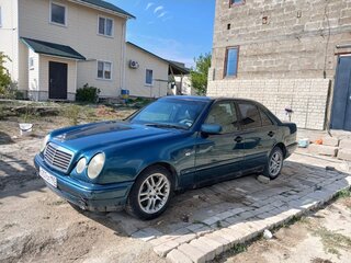 1997 Mercedes-Benz E-Класс 220 II (W210, S210), зелёный, 240000 рублей, вид 4