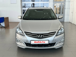 2015 Hyundai Solaris I Рестайлинг, серебристый, 809000 рублей, вид 2