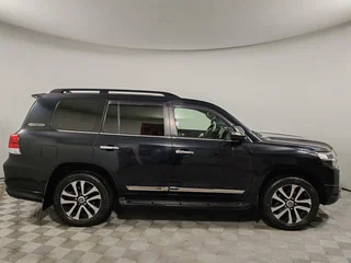 2017 Toyota Land Cruiser 200 Series Рестайлинг 2, чёрный, 5849000 рублей, вид 4