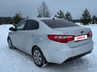 2011 Kia Rio 5-speed III, серебристый, 850000 рублей, вид 4