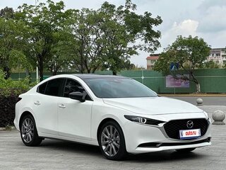 2022 Mazda 3 Axela IV (BP), белый, 1680000 рублей, вид 3