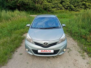 2013 Toyota Vitz III (XP130), зелёный, 610000 рублей, вид 1