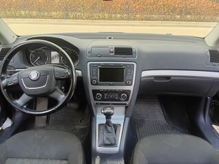 2011 Skoda Octavia II (A5) Рестайлинг, чёрный, 950000 рублей, вид 2