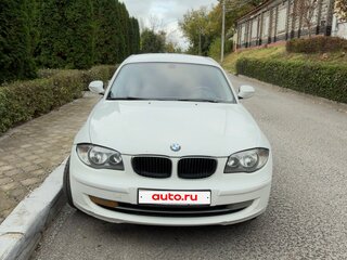 2010 BMW 1 серии 116i I (E81/E82/E87/E88) Рестайлинг, белый, 700000 рублей, вид 2