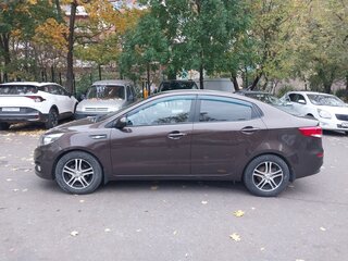 2017 Kia Rio III Рестайлинг, белый, 825000 рублей, вид 3