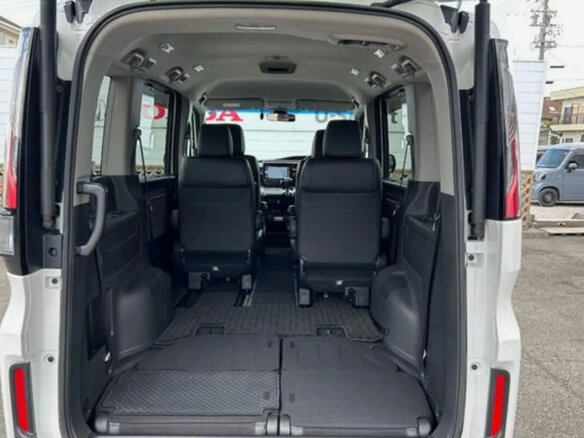 2021 Honda Stepwgn Spada V Рестайлинг, белый, 1897000 рублей - вид 17