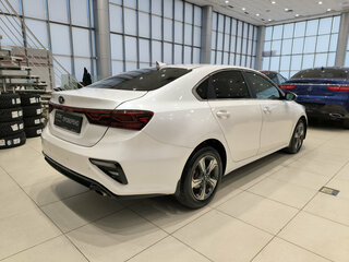 2020 Kia Cerato III Рестайлинг (Classic), белый, 1550000 рублей, вид 5