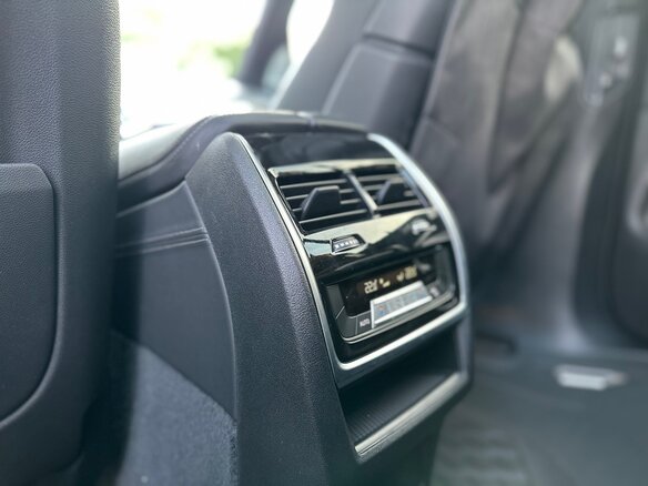2020 BMW X5 M50i IV (G05/G18), чёрный, 11400000 рублей - вид 15