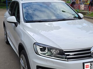 2017 Volkswagen Touareg II Рестайлинг, белый, 3500000 рублей, вид 4