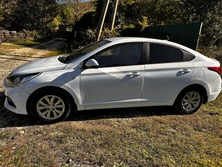 2017 Hyundai Solaris I Рестайлинг, белый, 930000 рублей, вид 4