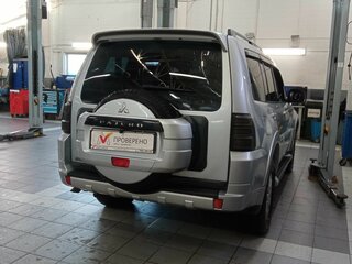 2013 Mitsubishi Pajero IV Рестайлинг 1, серый, 1720000 рублей, вид 3