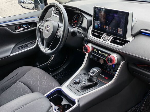 2020 Toyota RAV4 V (XA50), белый - вид 12