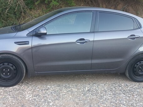 2013 Kia Rio 4-speed III, серый, 870000 рублей, вид 5