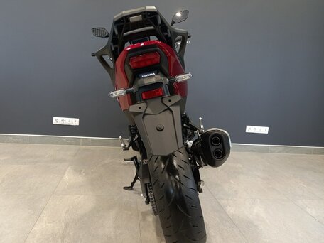 2023 Honda NT1100, красный, 1799900 рублей, вид 4