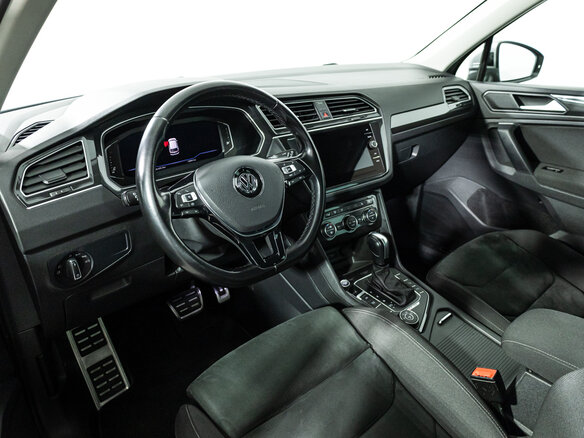 2020 Volkswagen Tiguan II, серебристый, 2100000 рублей - вид 10