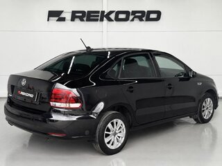 2018 Volkswagen Polo V Рестайлинг, чёрный, 1269000 рублей, вид 4