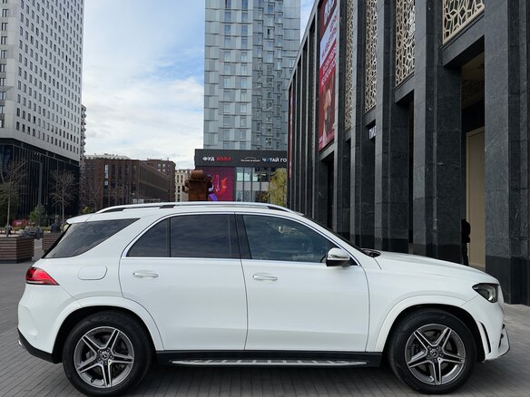 2019 Mercedes-Benz GLE 300 d II (V167), белый, 6100000 рублей - вид 1