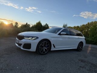 2021 BMW 5 серии 530d xDrive VII (G30/G31/G38) Рестайлинг, белый, 6800000 рублей, вид 2