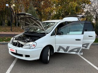 2000 Toyota Nadia, белый, 600000 рублей, вид 4