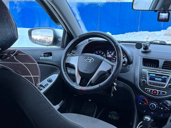 2013 Hyundai Solaris I, белый, 450000 рублей - вид 5