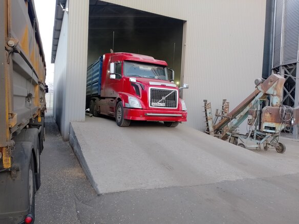 2003 Volvo VNL, красный, 5500000 рублей - вид 22