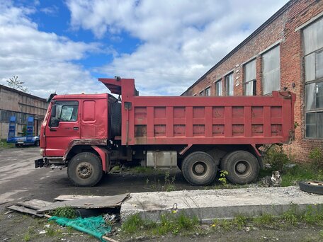 2007 Sinotruk Howo ZZ3327, красный, 800000 рублей, вид 2