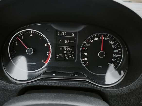 2011 Volkswagen Polo V, серый, 820000 рублей - вид 9
