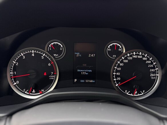 2022 Toyota Land Cruiser 300 Series, белый, 11000000 рублей - вид 11