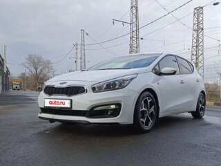 2017 Kia Ceed II Рестайлинг, белый, 1500000 рублей, вид 1