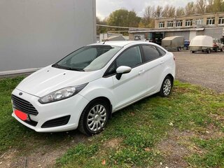 2015 Ford Fiesta Mk6 Рестайлинг, белый, 730000 рублей, вид 1