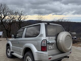 1999 Toyota Land Cruiser Prado 90 Series Рестайлинг, серебристый, 1350000 рублей, вид 4