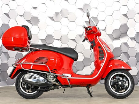 2015 Vespa GTS 300, красный, 539000 рублей, вид 3