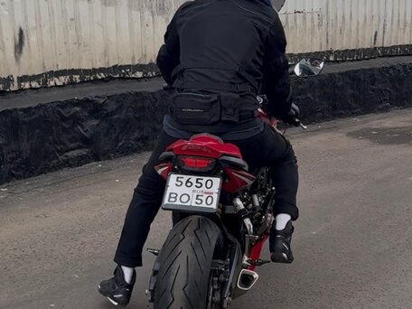2019 Honda CBR 650R, красный, 970000 рублей, вид 5
