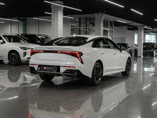 2026 Kia K5 III Рестайлинг, белый, 4650000 рублей, вид 4