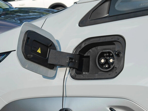 2026 Aion Y Plus 68.2 kWh, серый, 1990000 рублей - вид 8
