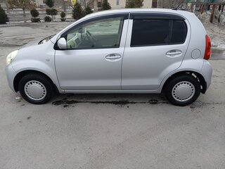 2011 Toyota Passo II (C30), серебристый, 600000 рублей, вид 4