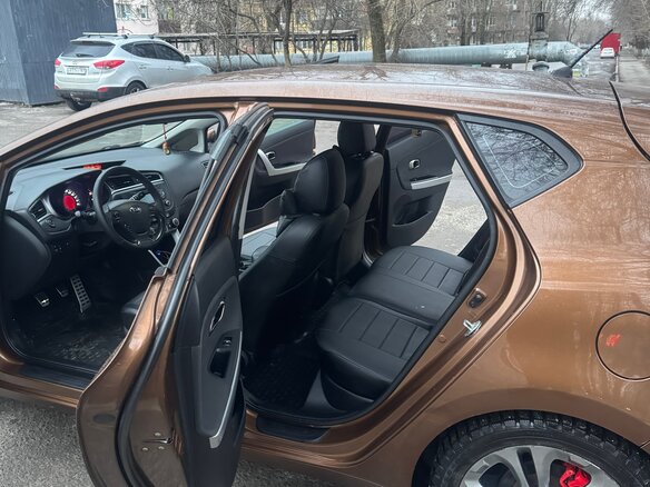 2015 Kia Ceed II Рестайлинг, коричневый, 920000 рублей - вид 9