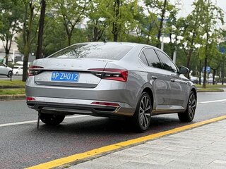 2022 Skoda Superb III Рестайлинг, серый, 2050000 рублей, вид 4
