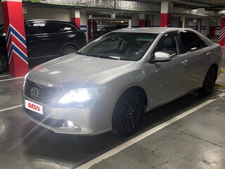 2013 Toyota Camry VII (XV50), серебристый, 1650000 рублей, вид 2
