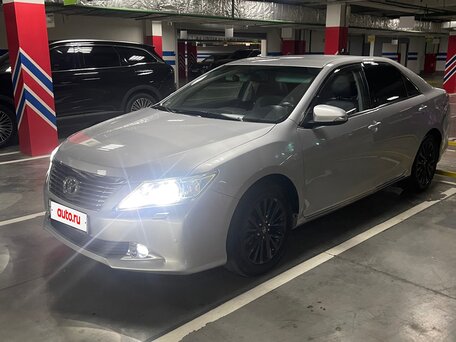 2013 Toyota Camry VII (XV50), серебристый, 1700000 рублей, вид 2