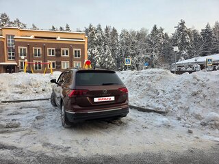2022 Volkswagen Tiguan II Рестайлинг, коричневый, 3050000 рублей, вид 3