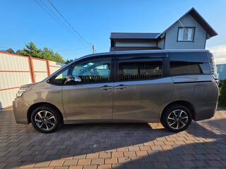 2018 Toyota Voxy III (R80) Рестайлинг, серый, 2400000 рублей, вид 5