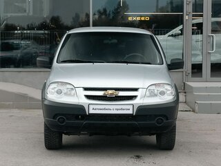 2019 Chevrolet Niva I Рестайлинг, серебристый, 635000 рублей, вид 2