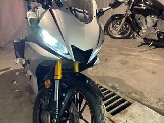 2020 Yamaha YZF-R3, серебристый, 455000 рублей, вид 2