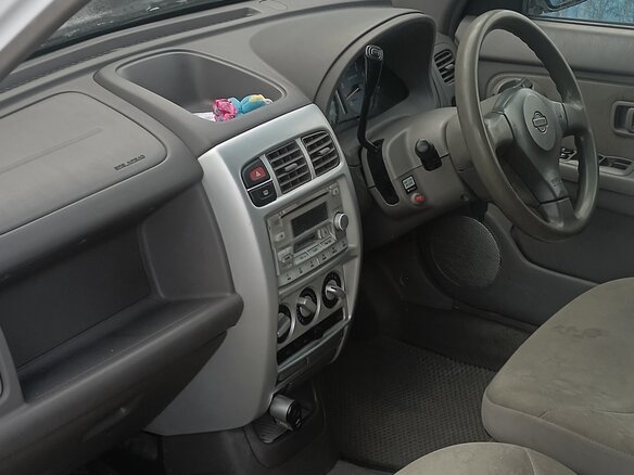2001 Nissan Cube I Рестайлинг (Z10), белый, 210000 рублей - вид 3