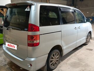 2002 Toyota Noah I (R60), серый, 650000 рублей, вид 5
