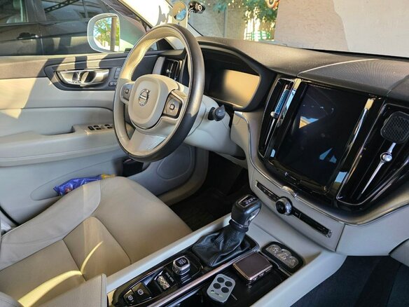 2019 Volvo XC60 II, белый, 3300000 рублей - вид 3
